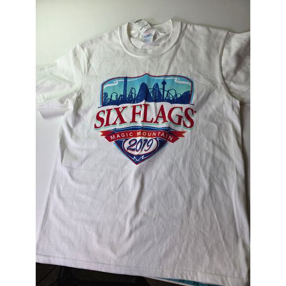 SIX FLAGS MAGIC MOUNTAIN White New 2019 Youth T-Shirt SZ Youth Medium - NWT - Picture 3 of 6
